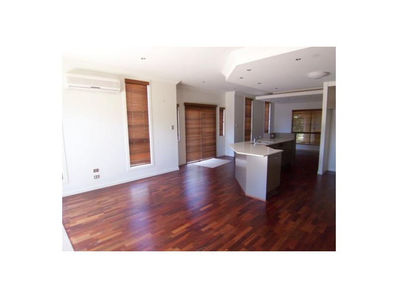 2/11 College Av, Southport QLD 4215