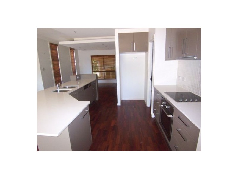 2/11 College Av, Southport QLD 4215