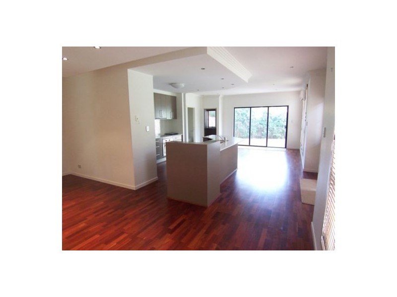 2/11 College Av, Southport QLD 4215