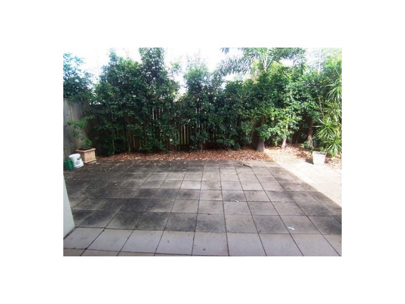 2/11 College Av, Southport QLD 4215