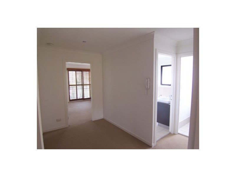 2/11 College Av, Southport QLD 4215