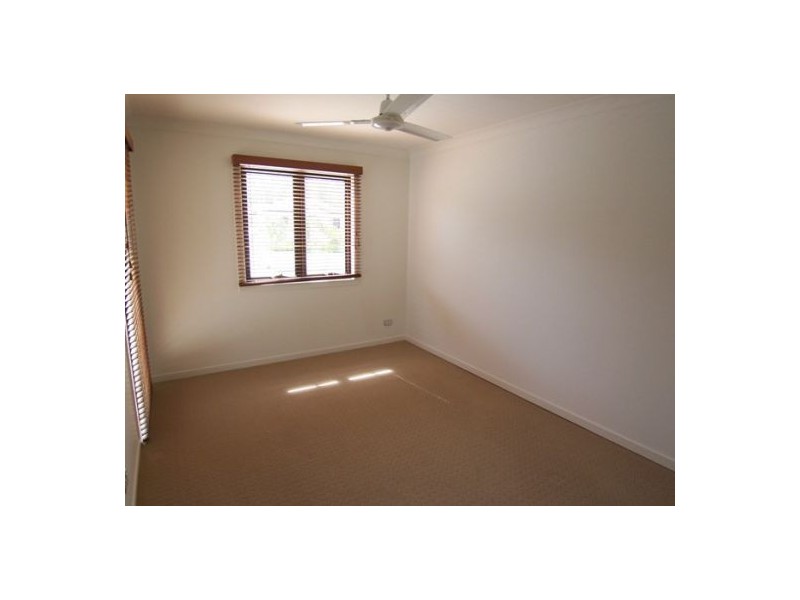 2/11 College Av, Southport QLD 4215