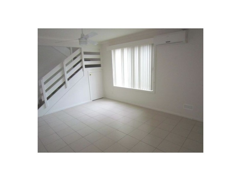 2/9 Meyer Street, Southport QLD 4215