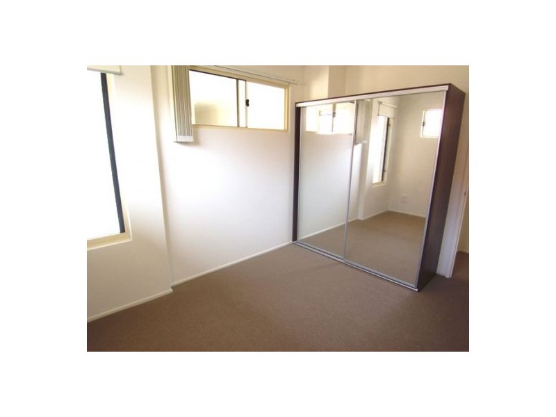 2/4 King St, Southport QLD 4215