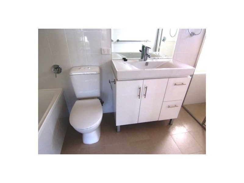 2/4 King St, Southport QLD 4215