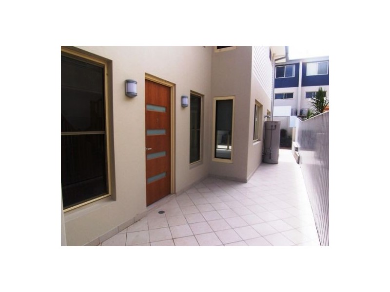 2/4 King St, Southport QLD 4215