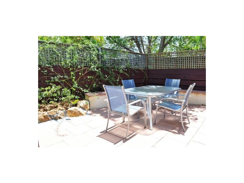 25/26 Elliott St, Isle Of Capri QLD 4217