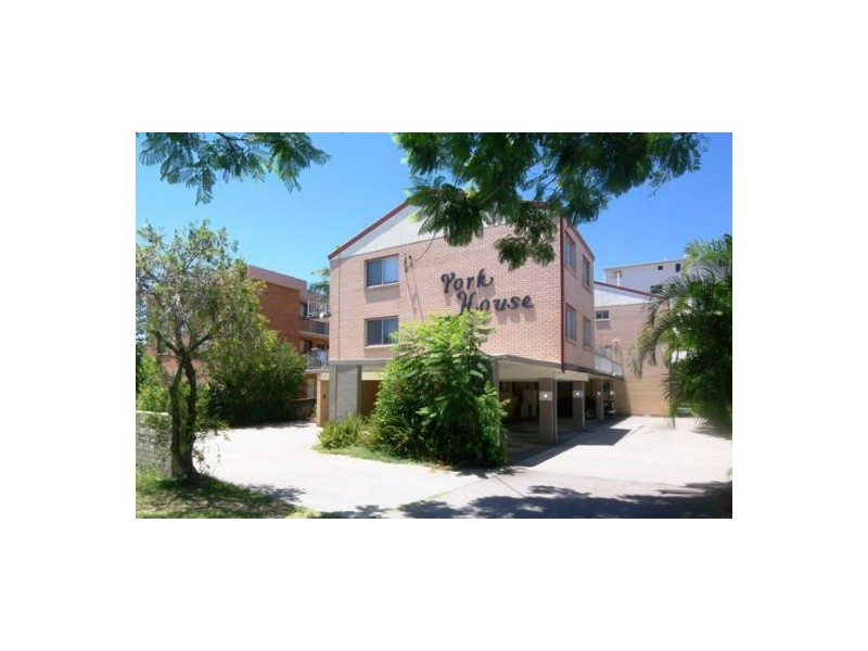 2/203 Scarborough St, Southport QLD 4215