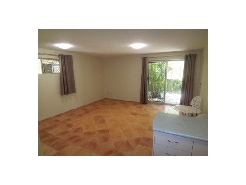 2/203 Scarborough St, Southport QLD 4215