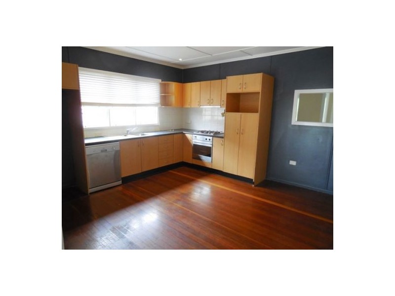 31 Kerr Ave, Southport QLD 4215