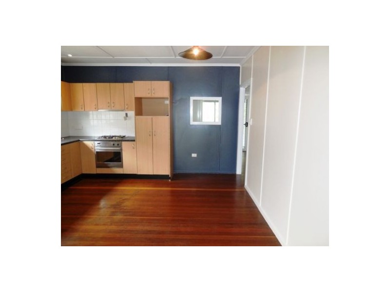 31 Kerr Ave, Southport QLD 4215