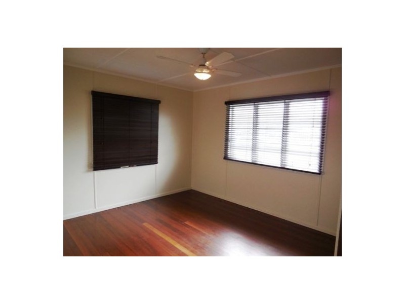 31 Kerr Ave, Southport QLD 4215