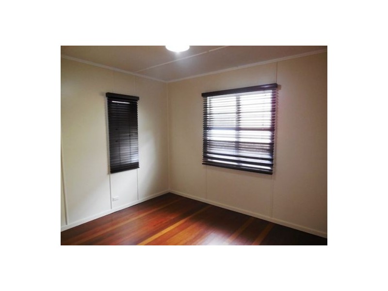 31 Kerr Ave, Southport QLD 4215