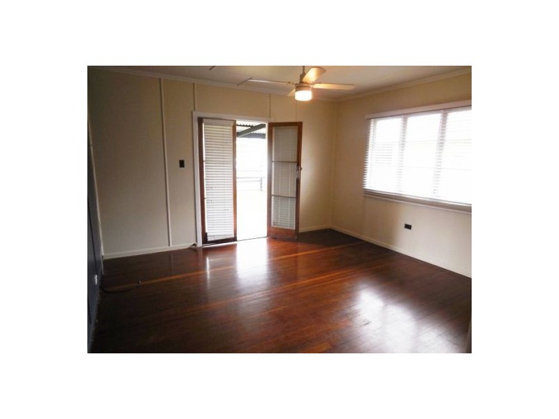 31 Kerr Ave, Southport QLD 4215