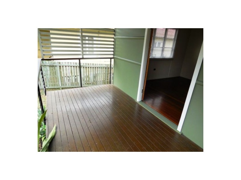 31 Kerr Ave, Southport QLD 4215