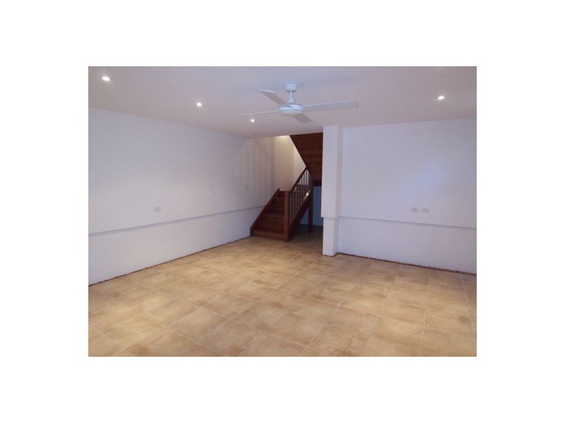 3/134 Ridgeway Ave, Southport QLD 4215