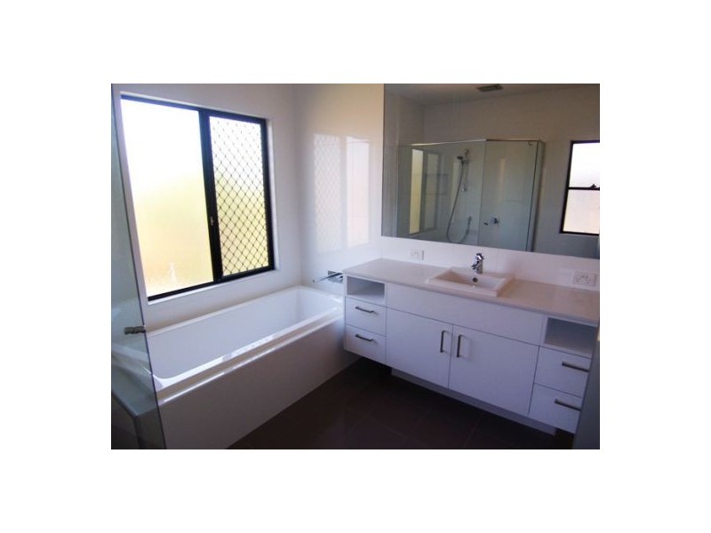 3/134 Ridgeway Ave, Southport QLD 4215