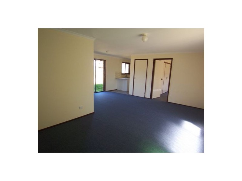 57 Woomera Cres, Southport QLD 4215