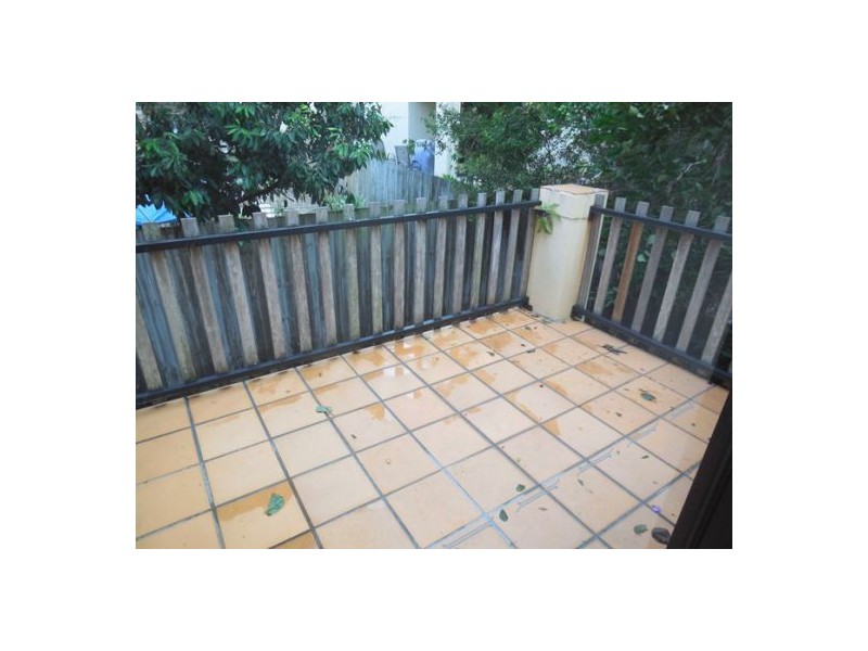 3/101 Eugaree Street, Southport QLD 4215