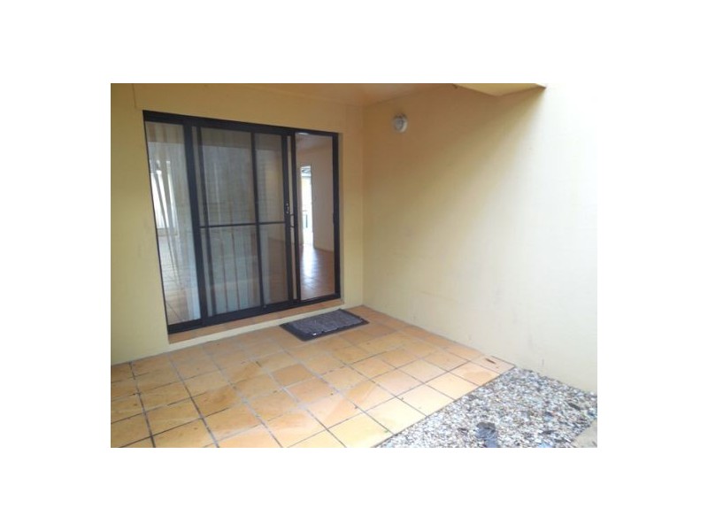 3/101 Eugaree Street, Southport QLD 4215