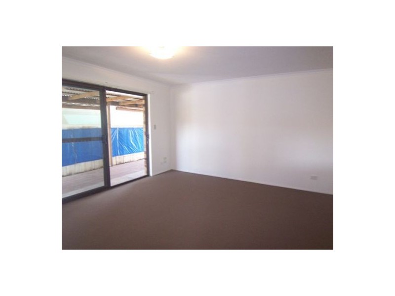 1&2/11 Avi Court, Labrador QLD 4215