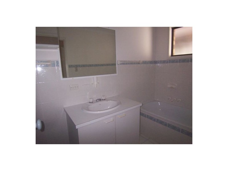 1&2/11 Avi Court, Labrador QLD 4215