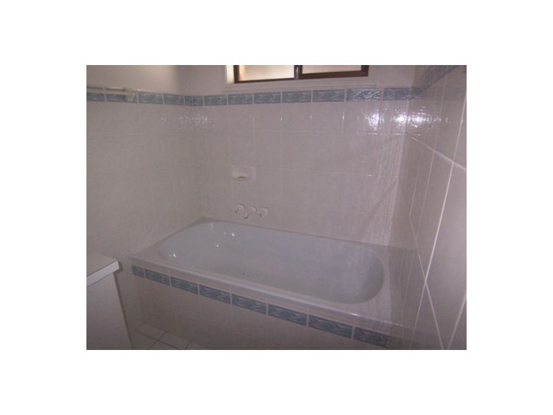 1&2/11 Avi Court, Labrador QLD 4215