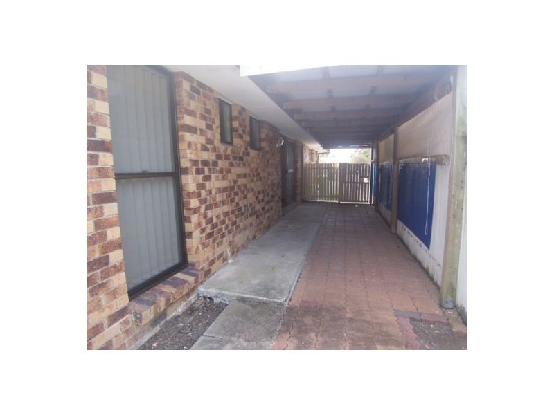 1&2/11 Avi Court, Labrador QLD 4215