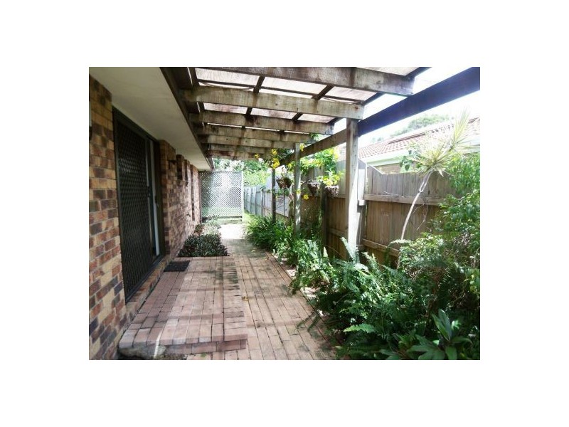 1&2/11 Avi Court, Labrador QLD 4215