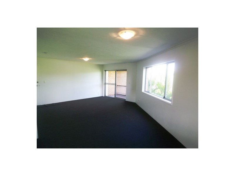 4/143 High Street, Southport QLD 4215