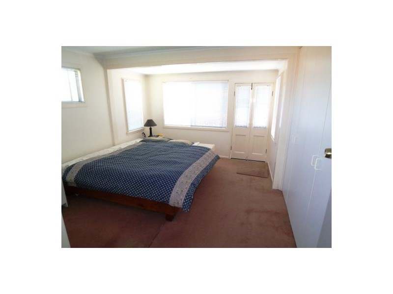 4 Ewan Street, Southport QLD 4215