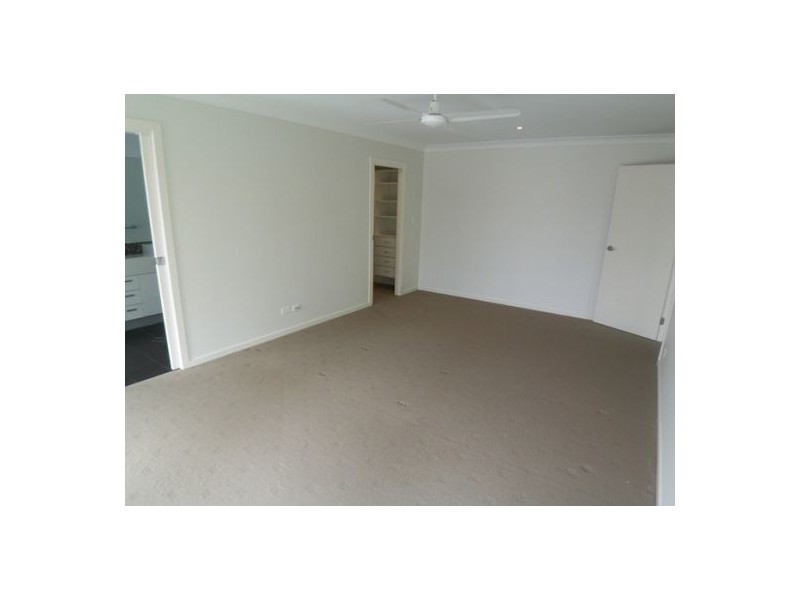 4/64 Broad Street, Labrador QLD 4215