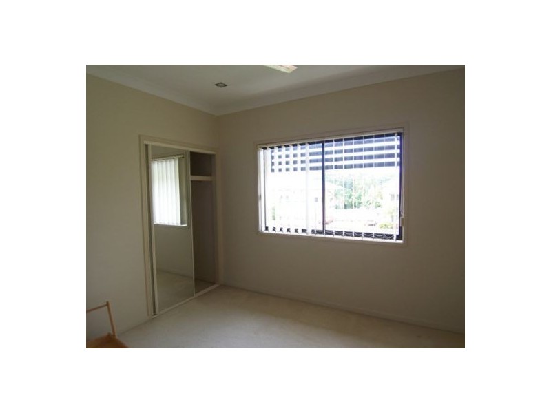 4/33 Harley Street, Labrador QLD 4215