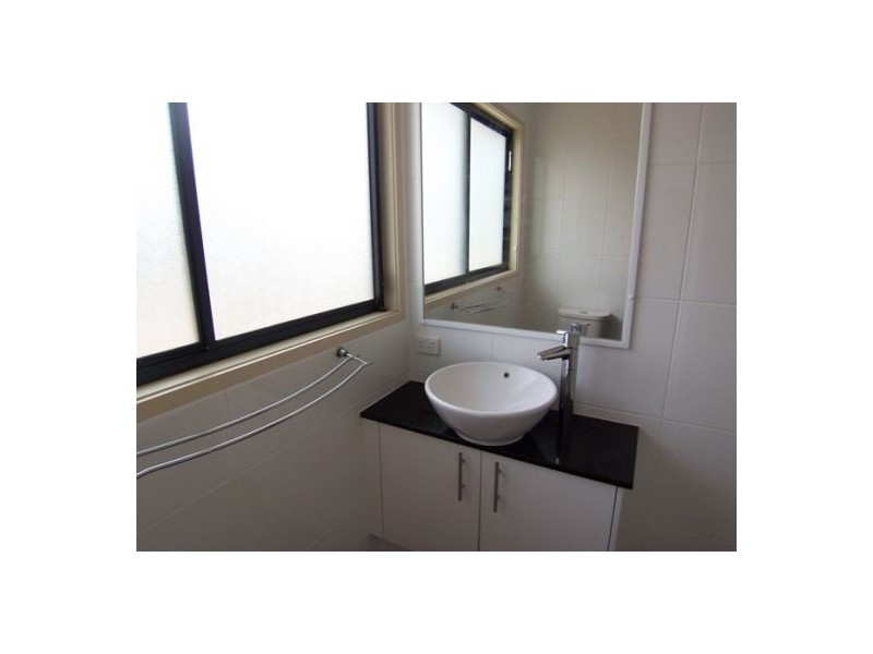 4/33 Harley Street, Labrador QLD 4215