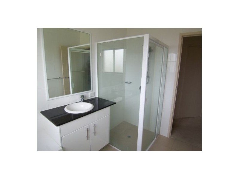 4/33 Harley Street, Labrador QLD 4215