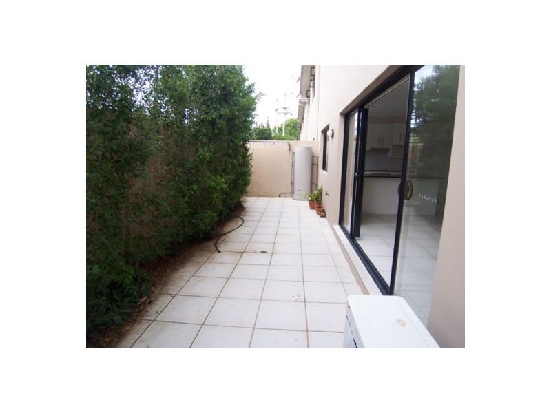 4/33 Harley Street, Labrador QLD 4215