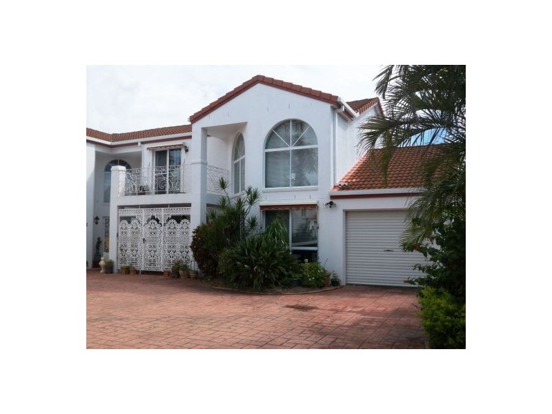 1/4 Clinton St, Labrador QLD 4215