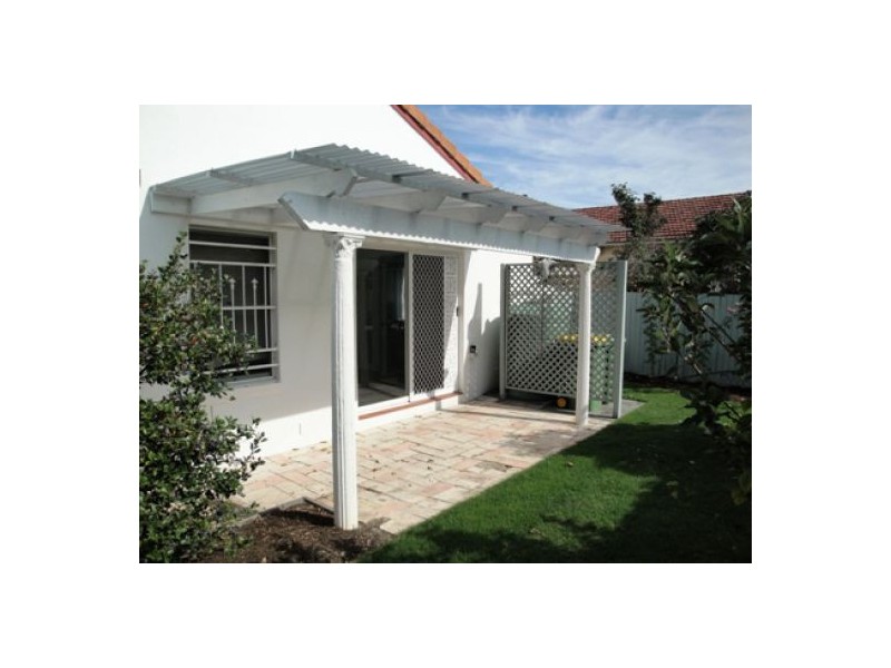 1/4 Clinton St, Labrador QLD 4215