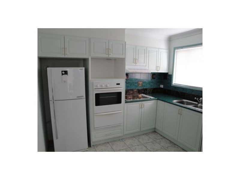 1/4 Clinton St, Labrador QLD 4215