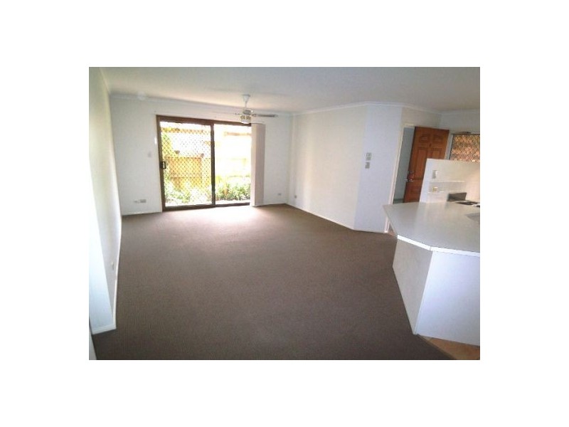 2/11 Avi Court, Labrador QLD 4215