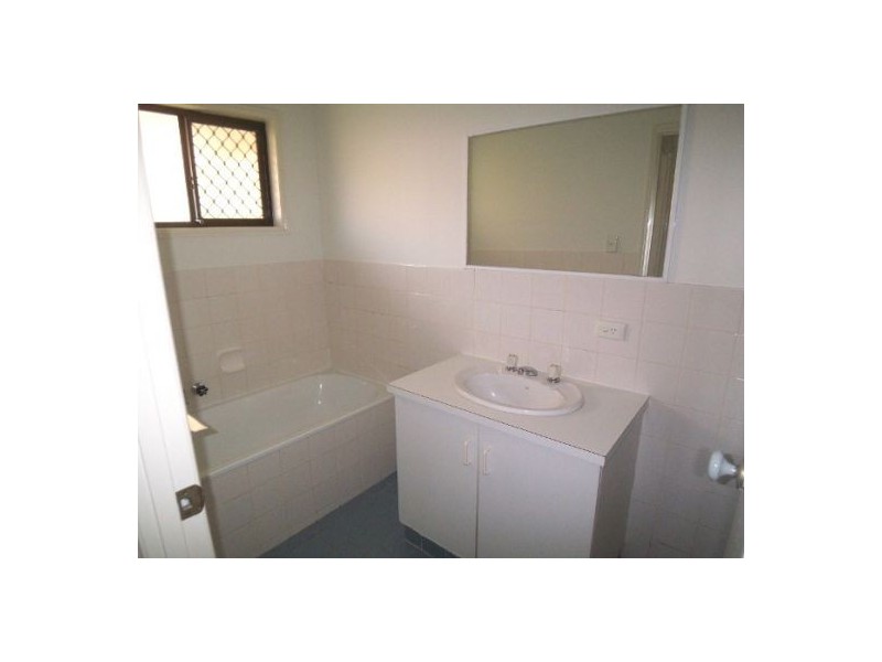 2/11 Avi Court, Labrador QLD 4215