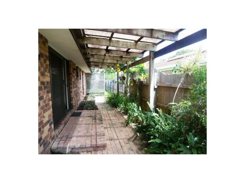 2/11 Avi Court, Labrador QLD 4215