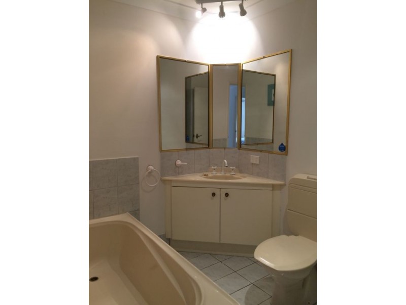 10/156 Surf Parade, Broadbeach QLD 4218