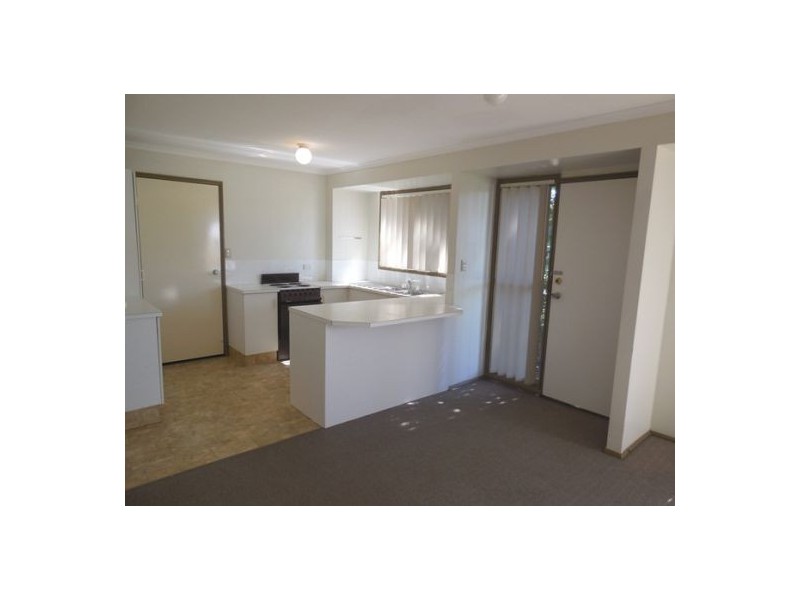 1/7 Avi Court, Labrador QLD 4215