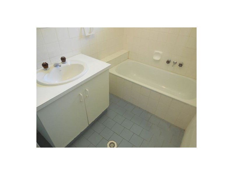 1/7 Avi Court, Labrador QLD 4215