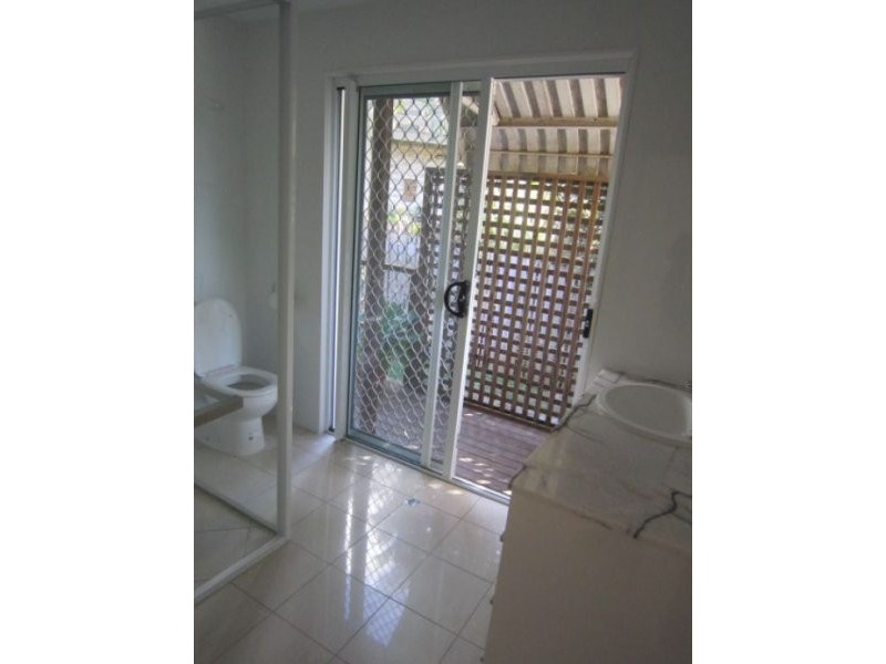 94 Benowa Road, Southport QLD 4215