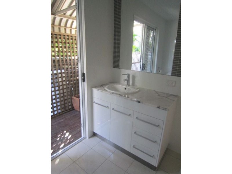 94 Benowa Road, Southport QLD 4215