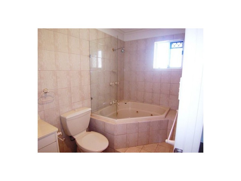 1/74 Pohlman St, Southport QLD 4215