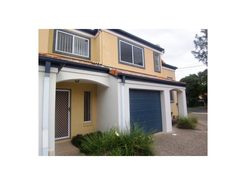 8/18 Blake Street, Southport QLD 4215