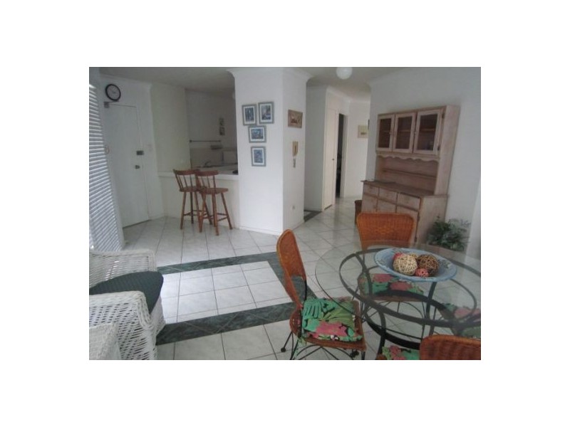 1/10 Brisbane Road, Labrador QLD 4215